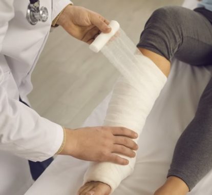 Broken Bones, Sprains, or Back Strain: Do I go to the ER or Urgent Care? - Texas MedClinic