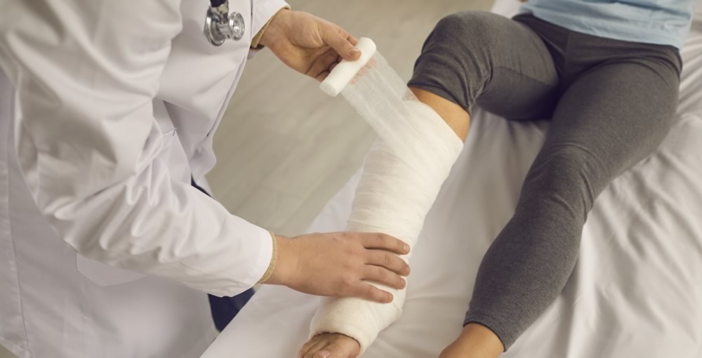 Broken Bones, Sprains, or Back Strain: Do I go to the ER or Urgent Care? - Texas MedClinic Urgent Care